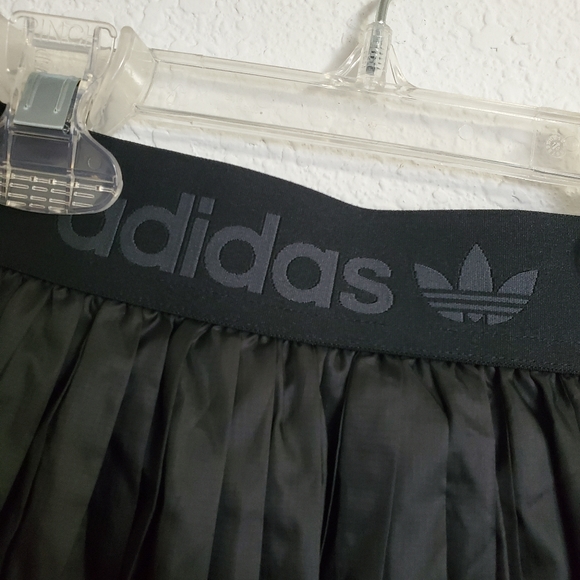 NEW! Adidas pleated skirt - Picture 4 of 6
